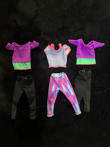 Lote de roupas para Barbie