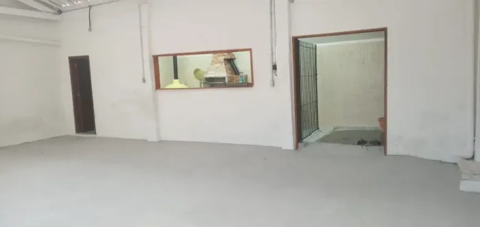 Galpão/Depósito/Armazém para aluguel possui 150 metros quadrados