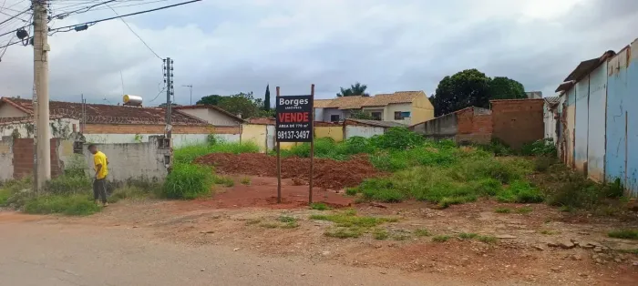 ÁREA COM 770 METROS PLANA COM APTIDÃO RESIDENCIAL E COMERCIAL OPORTUNIDADE ÚNICA PARA INVE