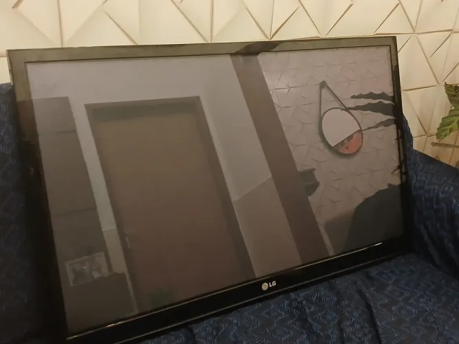 Vendo TV LG de 42 polegadas de plasma com defeito.