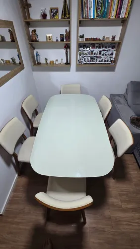 Conjunto Mesa de Jantar (Maciça e Vidro) + 6 Cadeiras Robustas