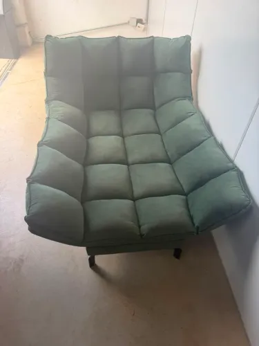 Vendo poltrona chaise no veludo