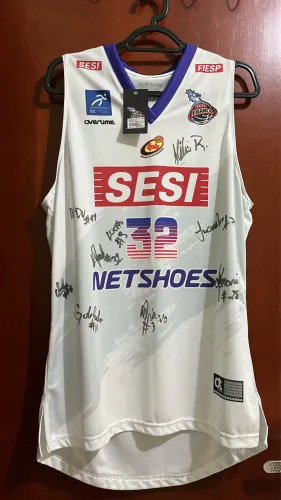 Vendo camisa original Franca basquete *AUTOGRAFADA* nunca usada