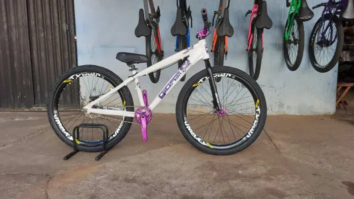 Bicicleta GiosBR 4trix branca com roxo, garfo Brutus, mt 200, vmaxx, kenda flame