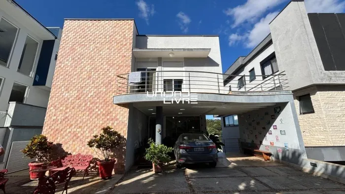Casa à venda no Aruã Ecopark em Mogi das Cruzes com 3 dorms e vista para o lago