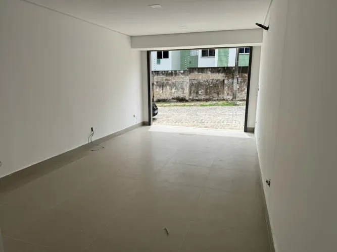 Sala Comercial Nova 30m² | Esquina Av. Abel Cabral | Primeira Locação | Porta Automática
