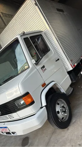 710 plus Ano 2012 Baú de 6.20m 