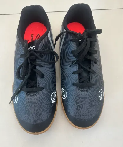 Chuteira umbro n 39