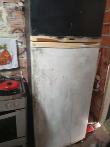 Venda-se uma geladeira r$ 250 só trocar a lâmpada mandar arrumar