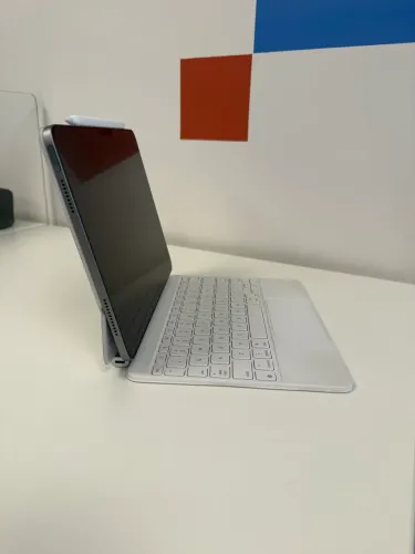 iPad Air M3 128GB + Magic Keyboard + Apple Pencil Pro