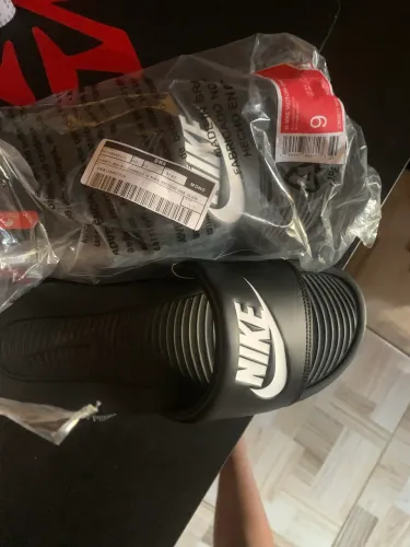 Chinelo Nike victori one feminino 