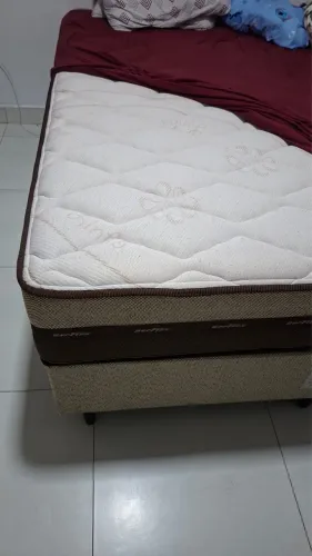 Vendo cama box com 2 meses de uso