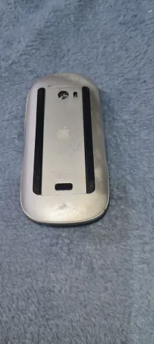 Mouse da Apple com pilhas