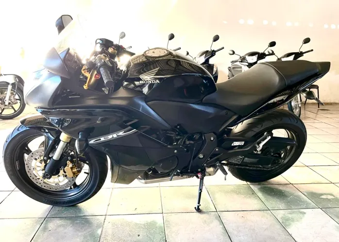 Vendo- HONDA CBR 600F 12/12