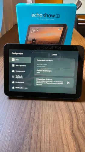 Echo Show 8 Amazon Smart Speaker Com Alexa Tela De 8'' Preto Com Câmera Wifi Bluetooth 30w