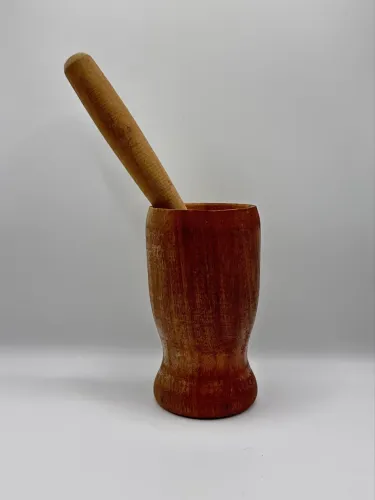 Pilão de madeira com socador 