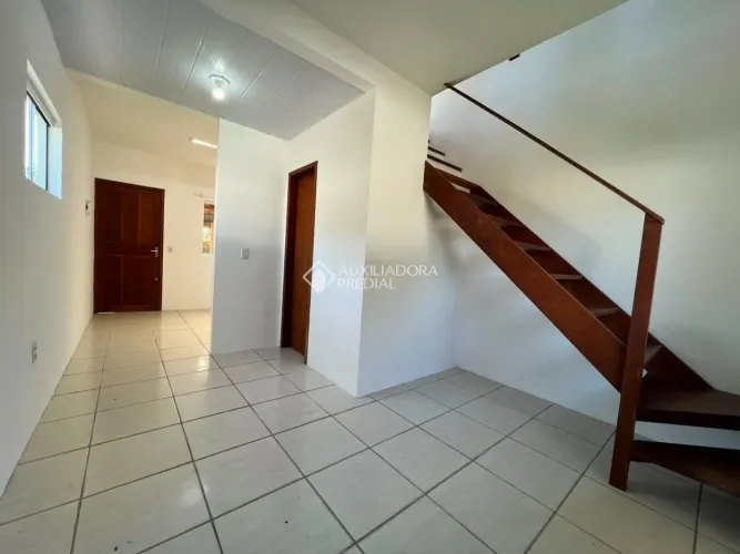 Casa geminada com 2 quartos para locação no Rio Tavares Casa geminada localizada no Rio Ta