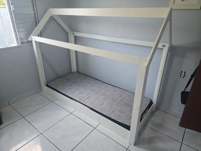Cama infantil estilo casinha