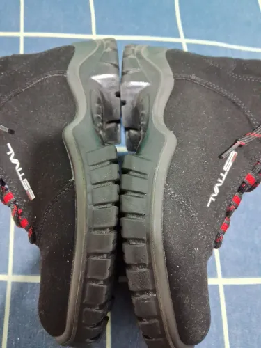 Bota de segurança N?36 , semi nova em perfeitas condições, contato *