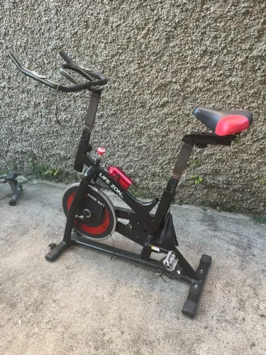 Bicicleta Spinning Life Zone - Adaptada para Pessoas Altas + Monitor