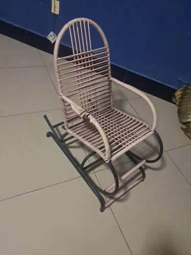 Cadeira de balanço antiga...infantil