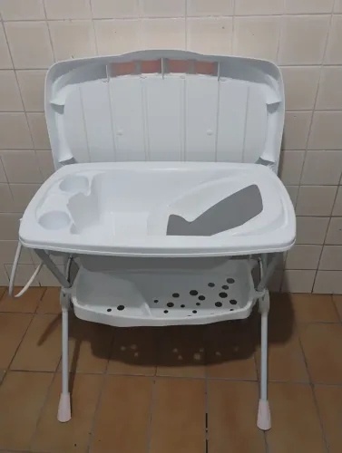 Banheira plástico para bebê com trocador e suporte Galzerano