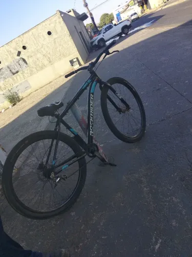 Vendo bicicleta aro 29 com cubo barulhento MT200 banco bruts plus etc