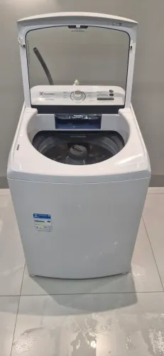 Máquina de lavar roupas Eletrolux essencial Care 17 kg. Semi nova. Faço entrega.