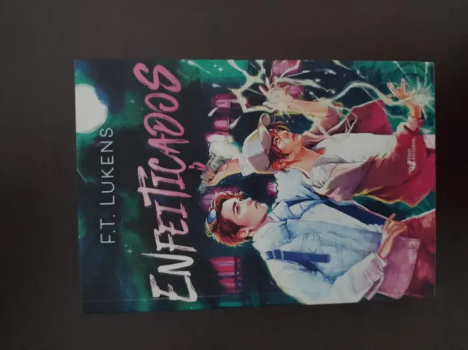 Livro: Enfeitiçados de F. T. Lukens