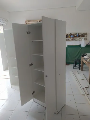 Vendo móvel multiuso serve para você usar como guarda-roupa usar como armário na cozinha