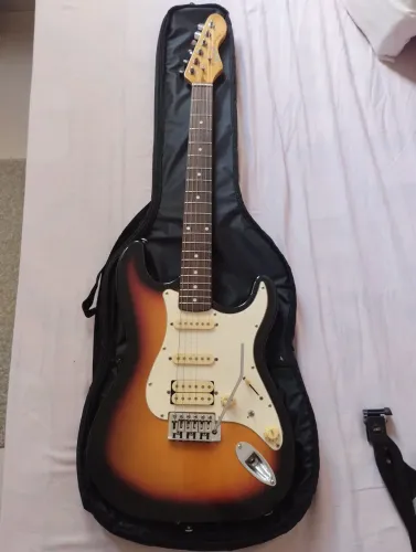 Guitarra stratocaster HSS + ponte wilkison + bag