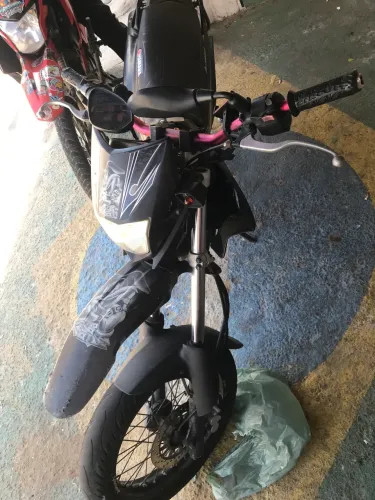 Vendo moto toda boa