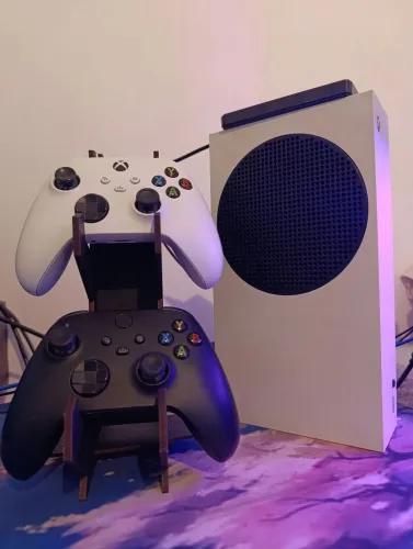 XBOX SERIES S 512 GB + 2 controles originais + HD externo 500GB + suporte para controle