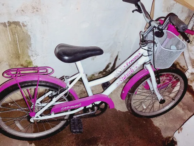 Bicicleta infantil seminova