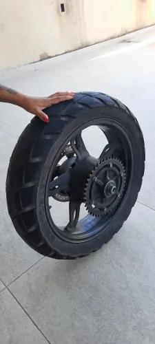 Roda e pneu 300 reais leva tudo que está na foto ! Pneu , roda , disco , relação, eixo