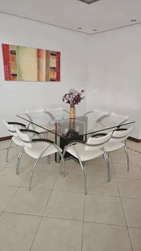 Mesa de jantar com 8 cadeiras