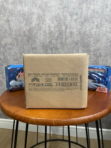 (PT-BR) Caixa Master Lacrada Treinador Avançado Pokémon ME04 Caos Ascendente