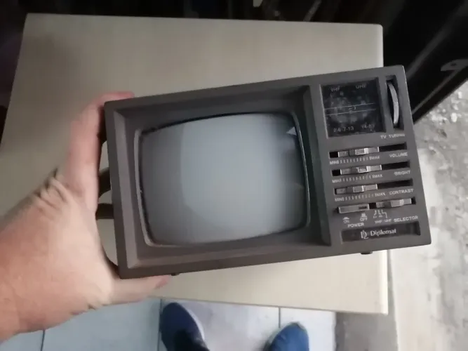 Mini TV antiga,  sem teste, venda sem garantia!