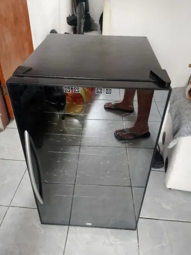 Adega/expositor de vinhos