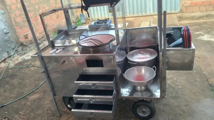 Vendo carrinho de lanches todo no inox é ferro galvanizado