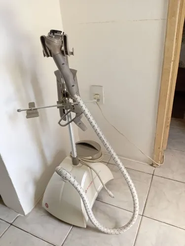 Passa roupas a vapor