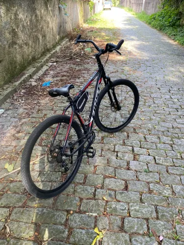 Bike first aro 29 boa para pedalar, só precisar regular o câmbio traseiro 