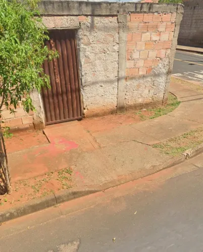 Vendo uma casa no bairro monte Hebrom