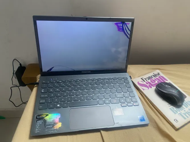 Notebook Positivo Motion Q4128Ci funcionando + carregador. Tela Quebrada