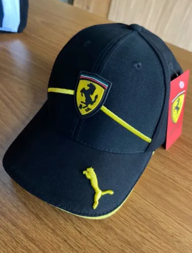 Boné Scuderia Ferrari