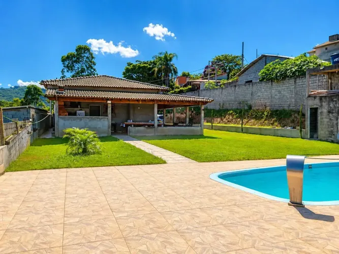 Sítio para alugar em Mairiporã Piscina, Churrasqueira e Contato com a Natureza