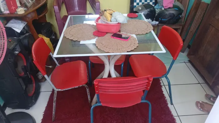 Vendo uma mesa