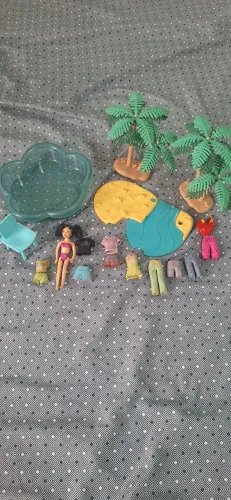 Polly Pocket Praiana com piscina, coqueiros e praia