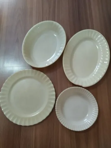 4 travessas linha Colorex opalina leitosa