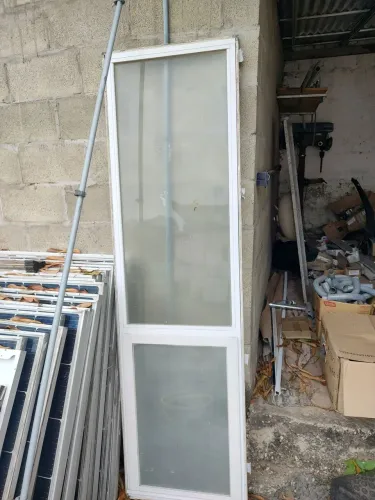Janela de vidro tipo basculante